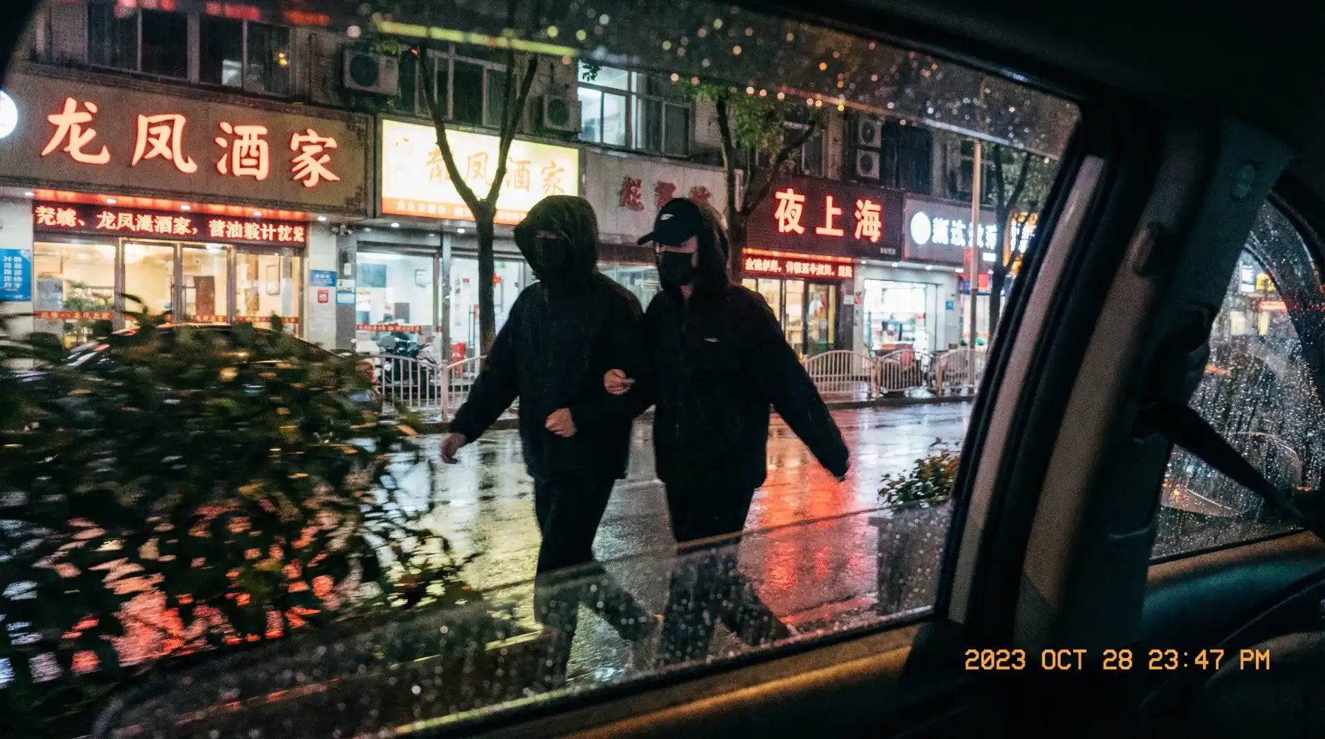 豪门国际app - 顶流明星深夜密会现场抓拍照片